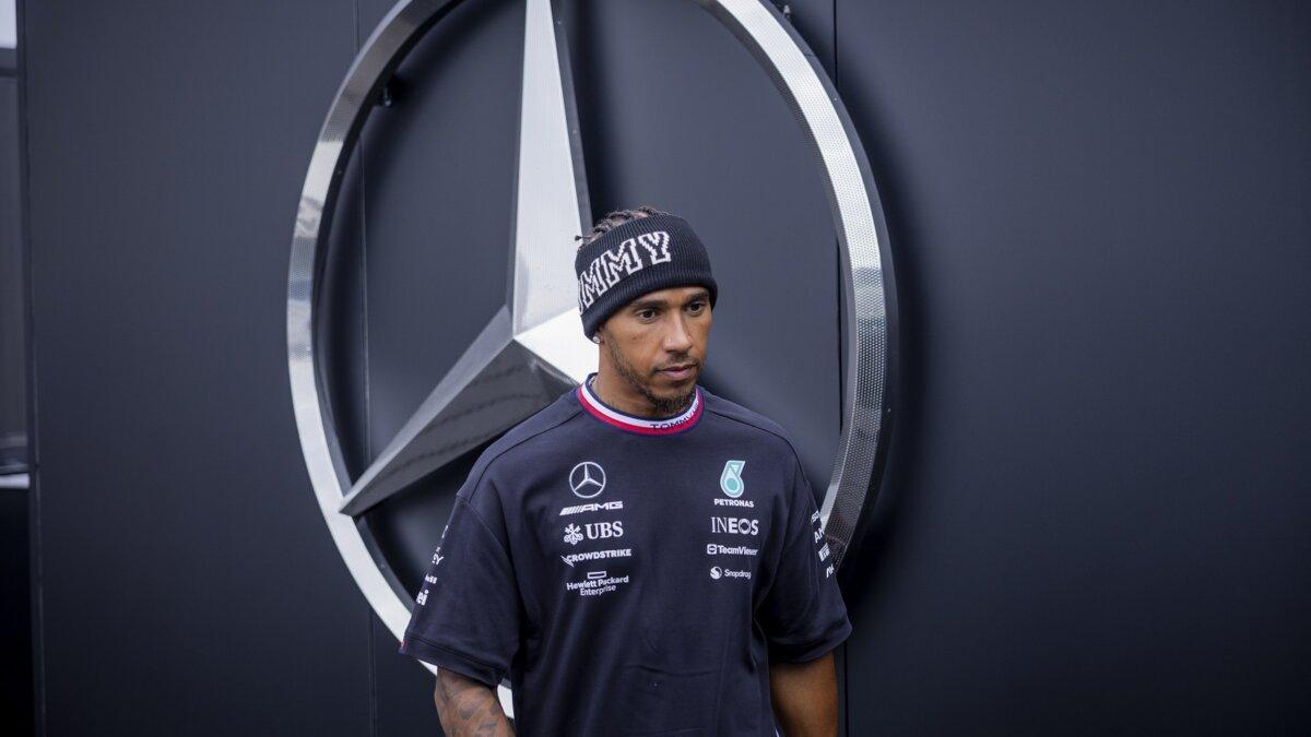 Lewis Hamilton tagadja, hogy dühös lenne Mercedesre, az idei autó miatt