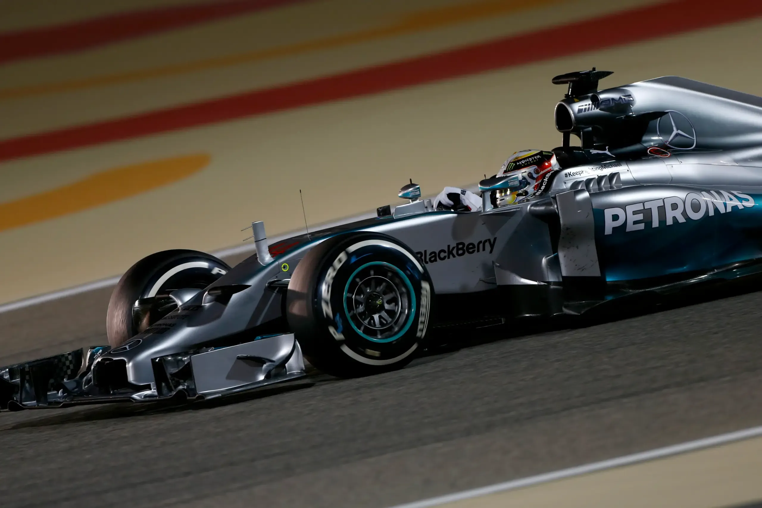 Lewis Hamilton a szabadedzésen - Fotó: Pirelli
