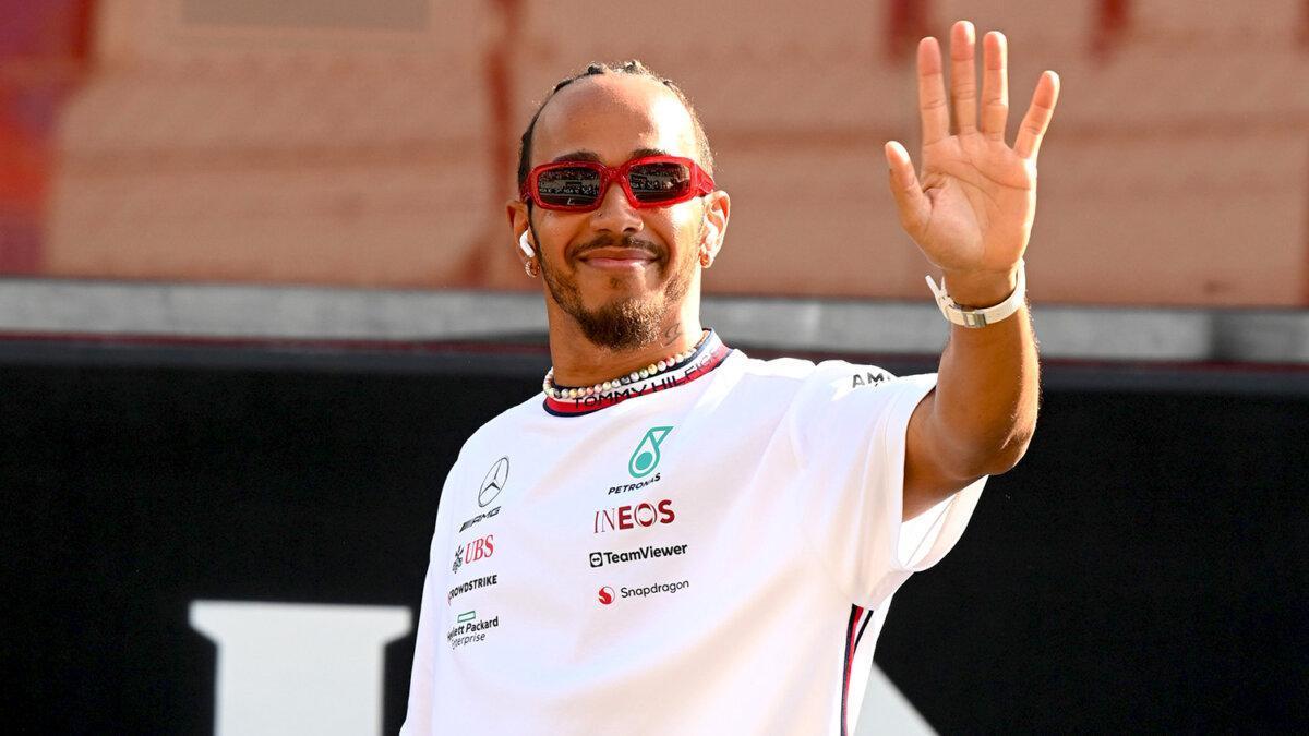 HIVATALOS: Lewis Hamilton a Ferrarinál folytatja
