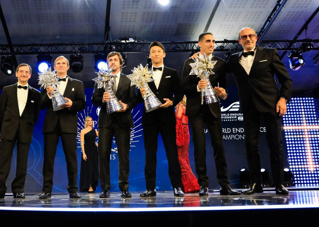 Kazuki Nakajima 2019-ben (balról a negyedik) az FIA díjátadó gáláján - Fotó: Gregory Lenormand / DPPI / FIA