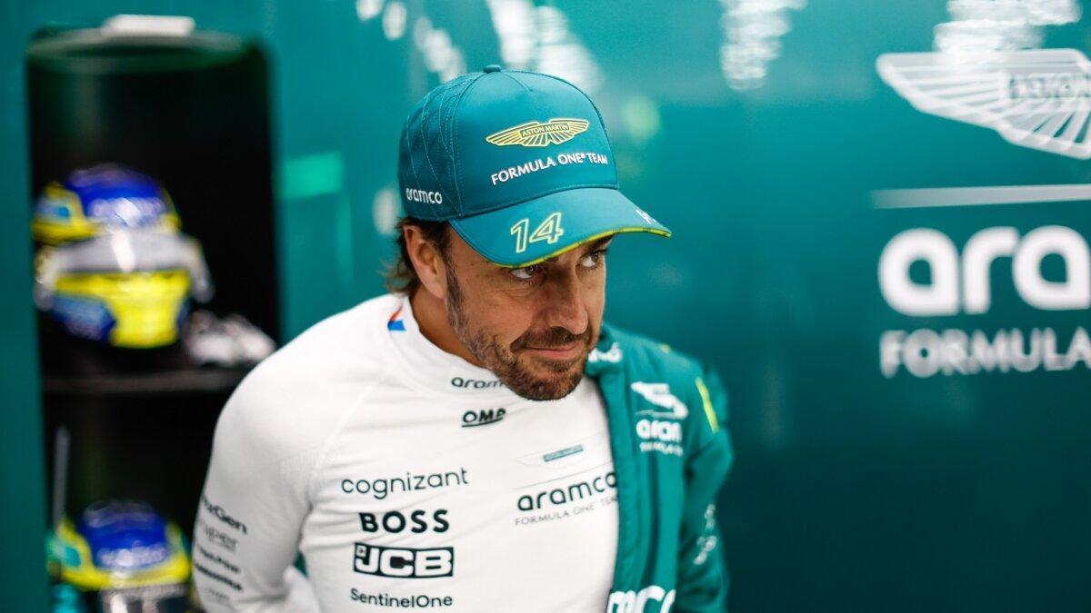 Alonso továbbra is nyomást gyakorol az Aston Martinra az autó fejlesztése kapcsán